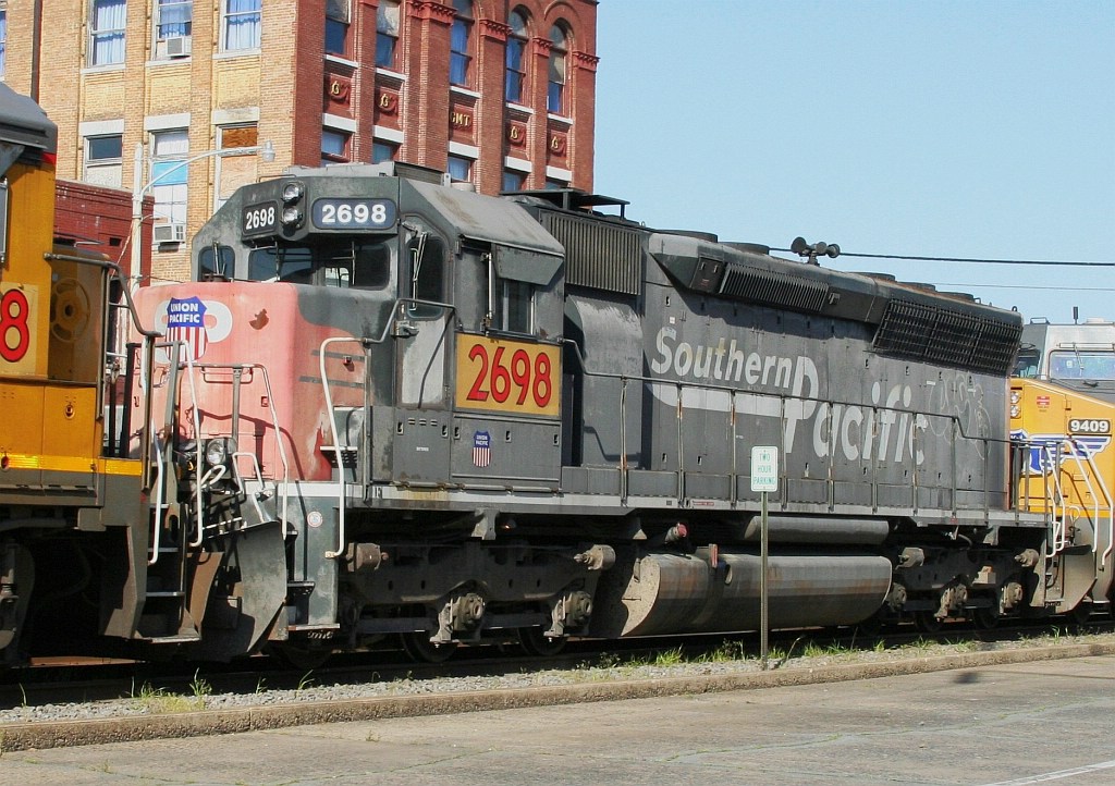 UP 2698 on SB from Little Rock